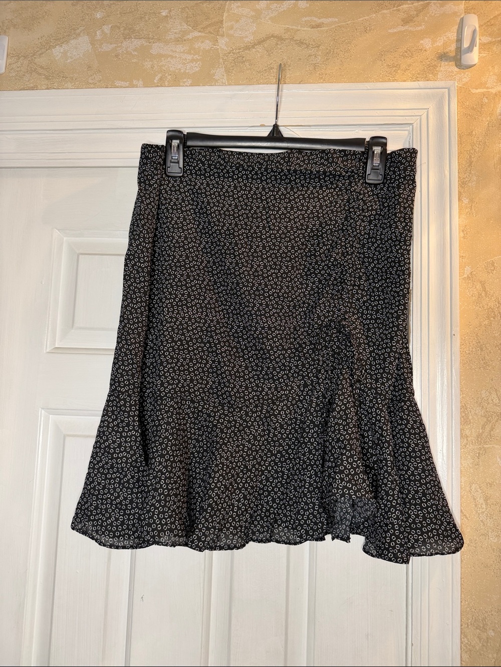 Max Studio Black & White Ruffle Hem Skirt